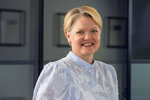 Julia_Moore_300x200.jpg