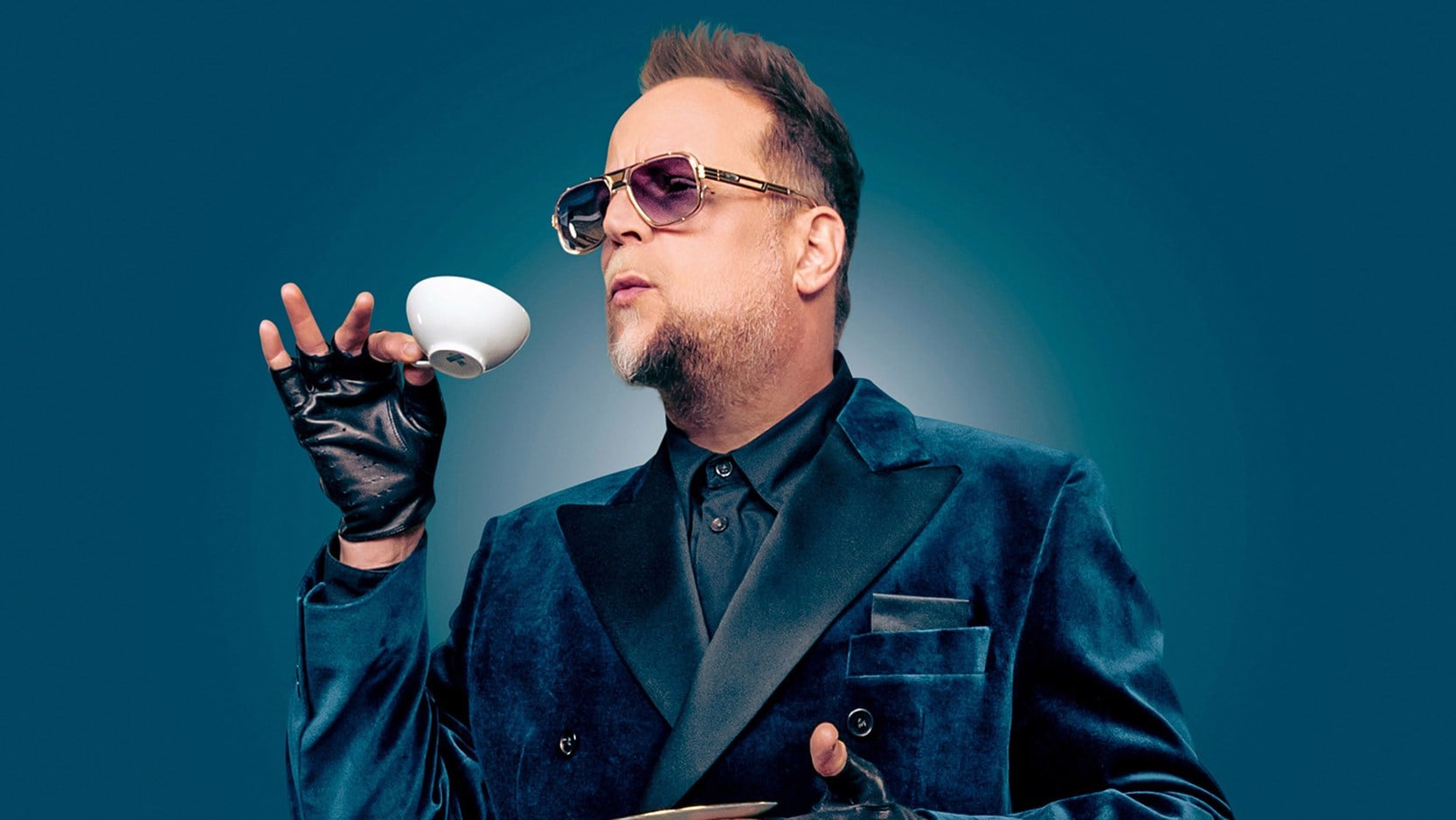 Smudo rapper drinking a tea cup