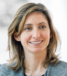 Head and shoulders photo of Elsa Fraysse