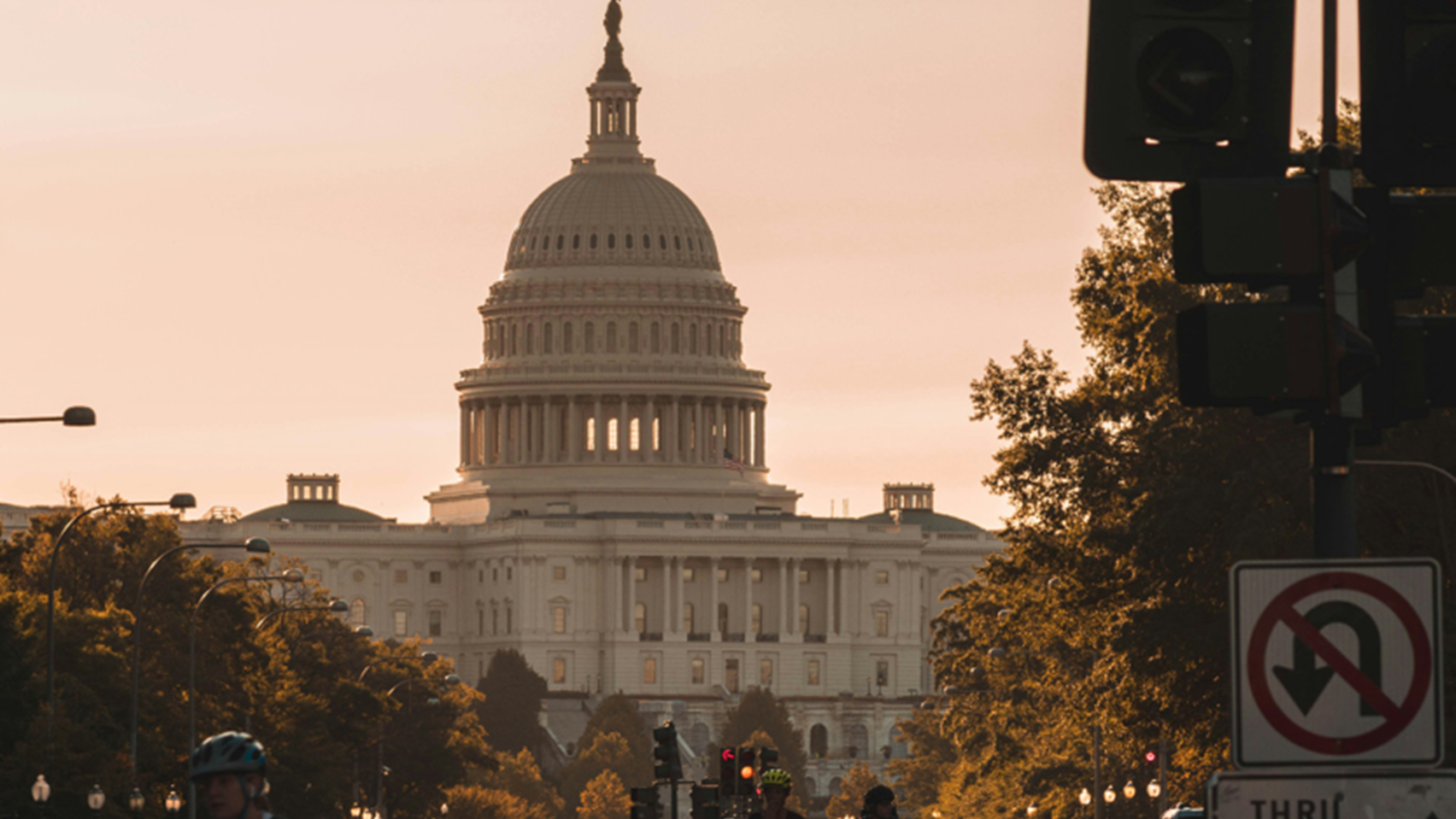 Image of the white house at sunset