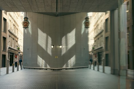 Image of the Rothschild & Co New Court office being reflected in the window