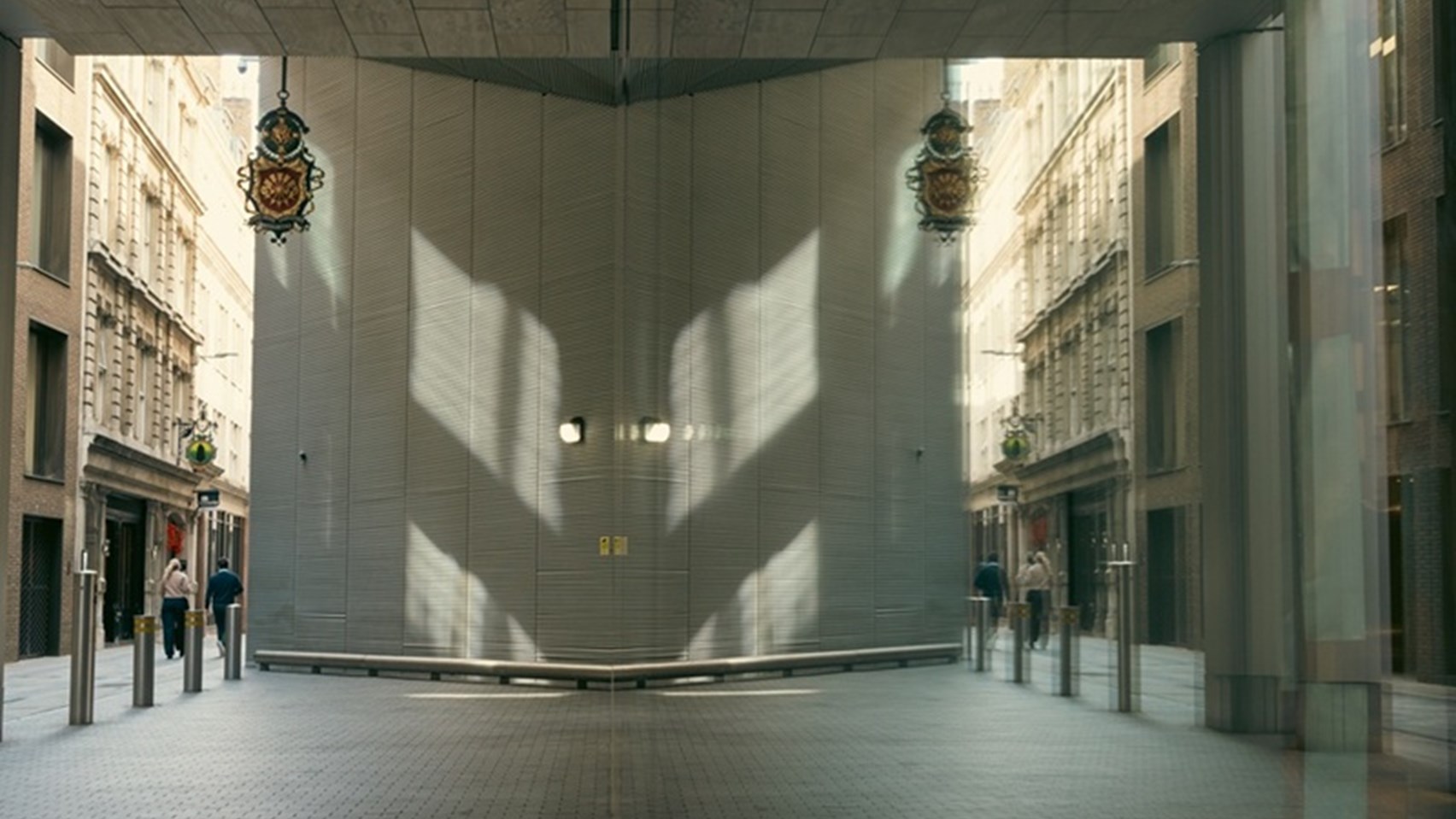 Image of the Rothschild & Co New Court office being reflected in the window